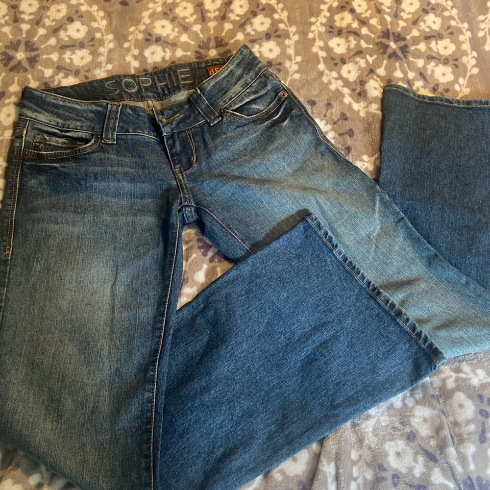 Like new dELiA’s Sophie Low Rise Flare Jean